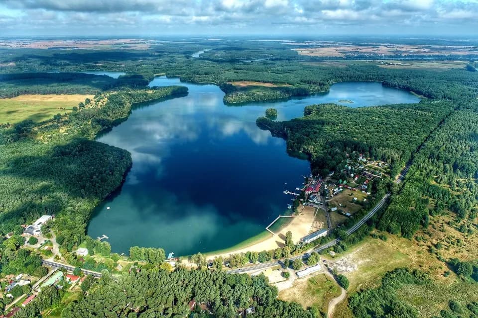Jezioro Lipie: Odkryj piękno i atrakcje tego urokliwego miejsca