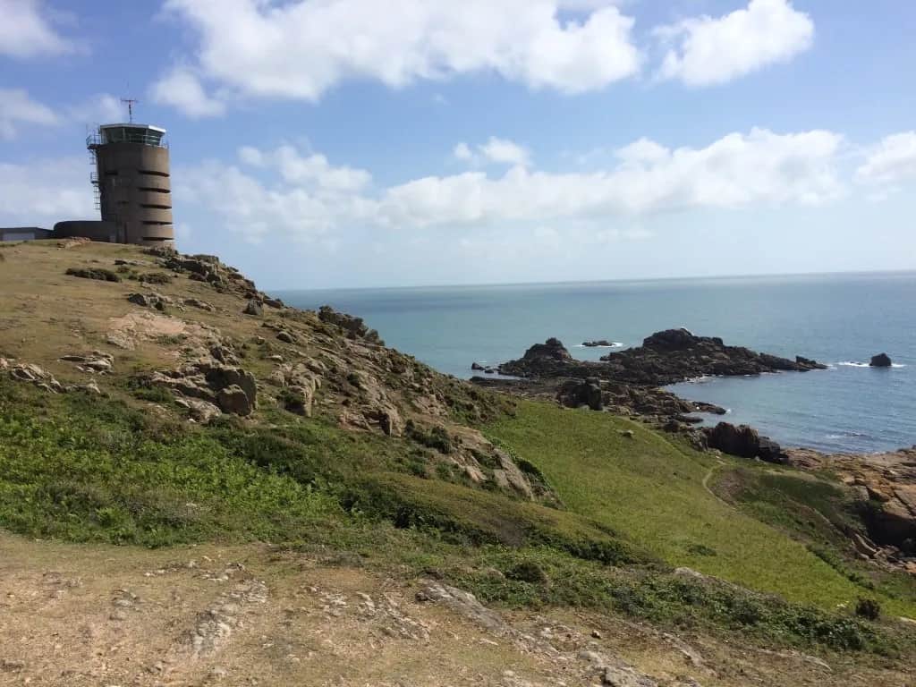 Gdzie leży wyspa Jersey i dlaczego warto ją odwiedzić?