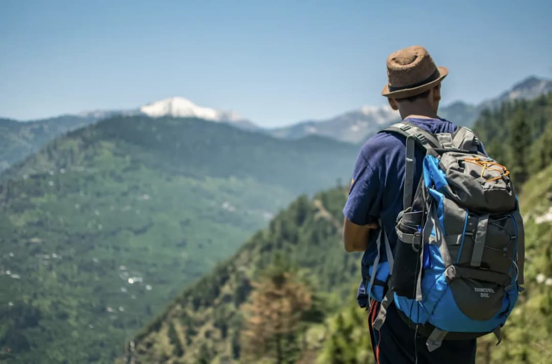 Co spakować do plecaka turystycznego na wyjazd w góry? Podpowiadamy
