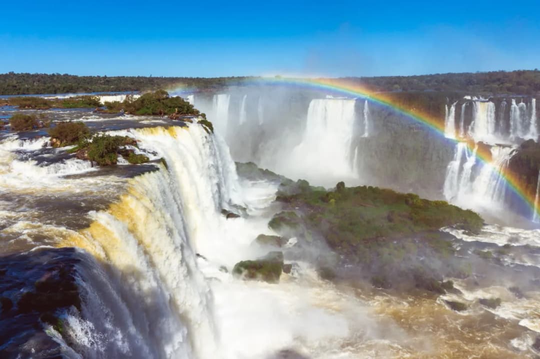 Wodospady Iguacu i Copacabana: kompletny plan podróży do Brazylii 2025