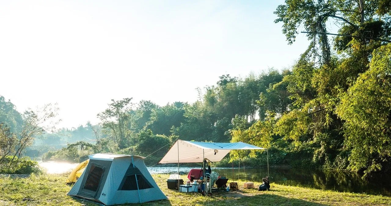 Gdzie pod namiot nad jezioro dolnośląskie – najlepsze miejsca na biwakowanie