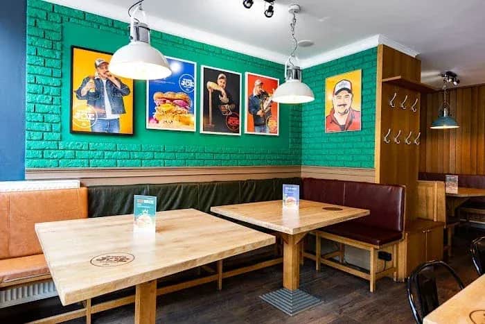 Gdzie zjeść w Olsztynie? Sprawdź najlepsze miejsca i lokalne smaki!