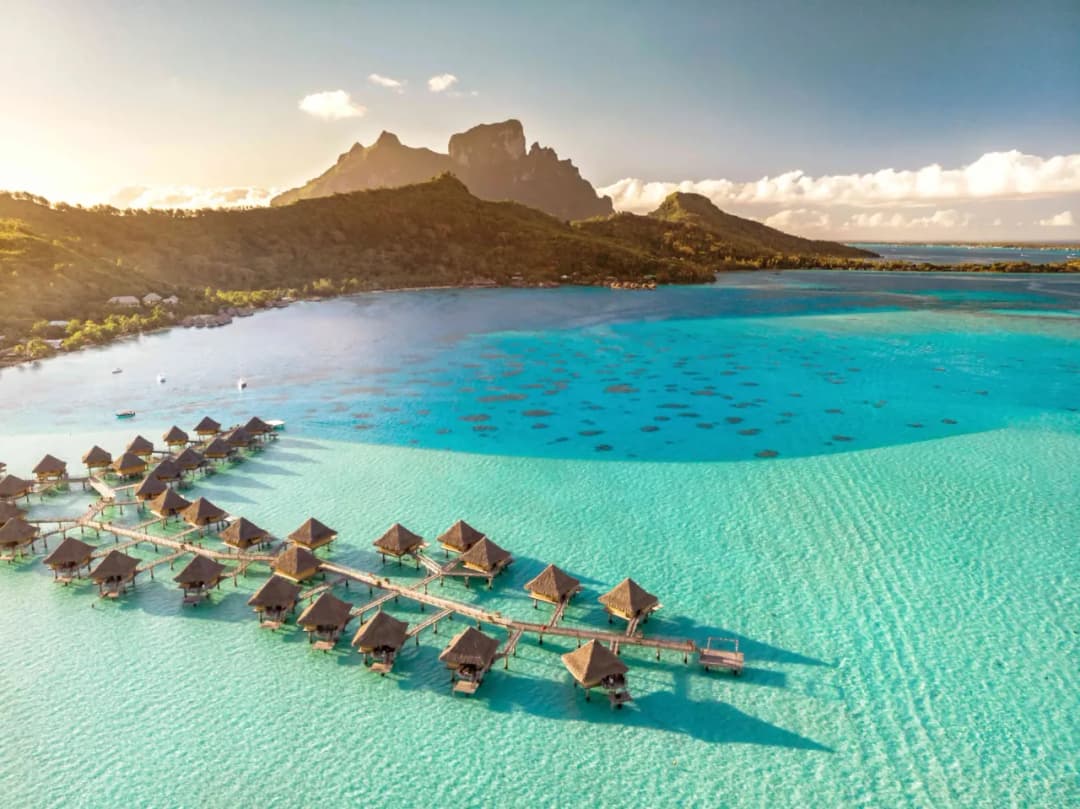 Gdzie leżą wyspy Bora Bora i co czyni je rajem na ziemi