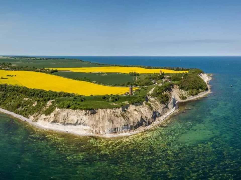 Rugia atrakcje - odkryj najpiękniejsze miejsca i tajemnice wyspy