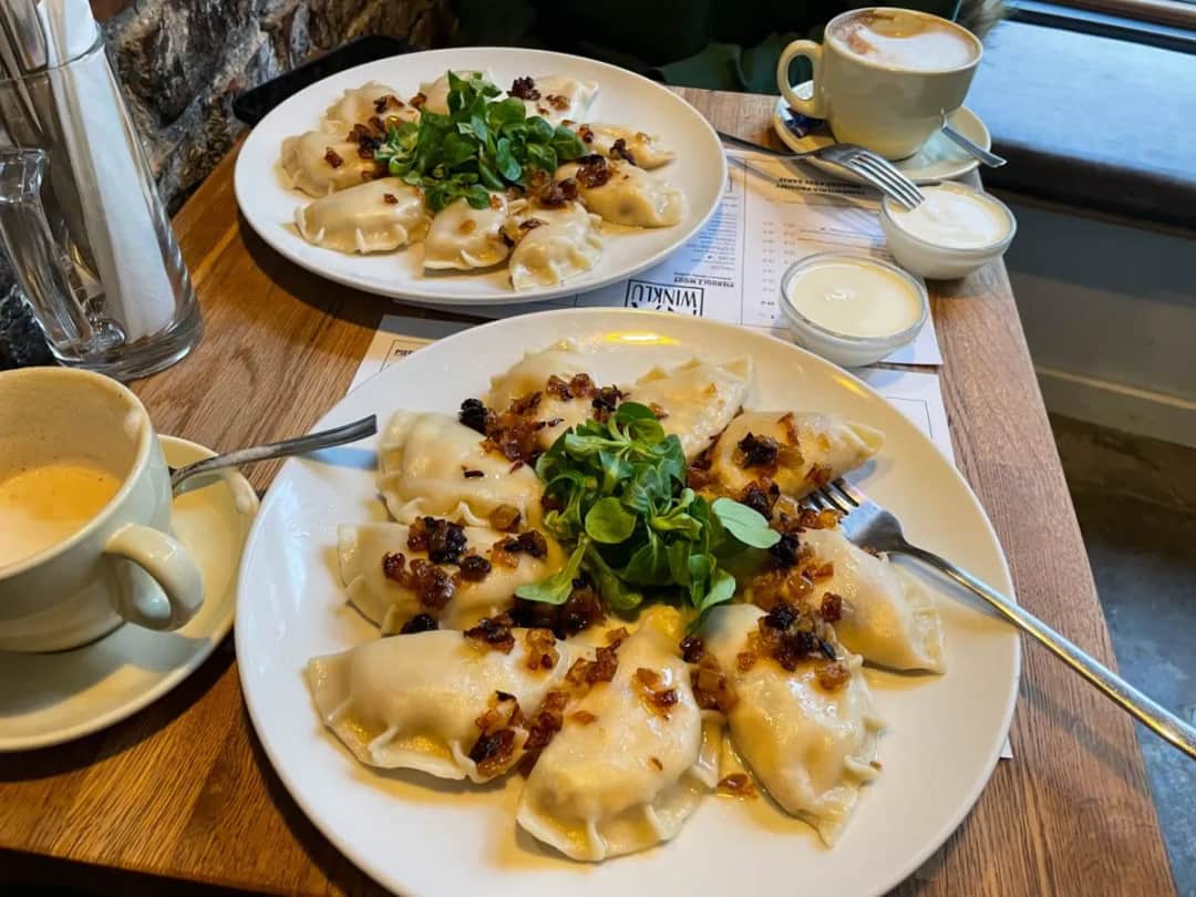 Co warto zjeść w Poznaniu? Odkryj najlepsze lokalne specjały